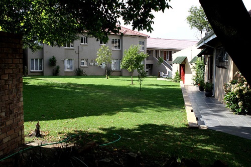 Airport Lodge Guest House outside